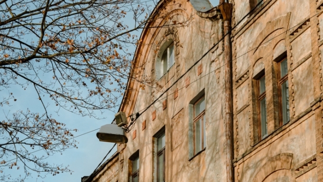 Dzīvojamā māja rudenī